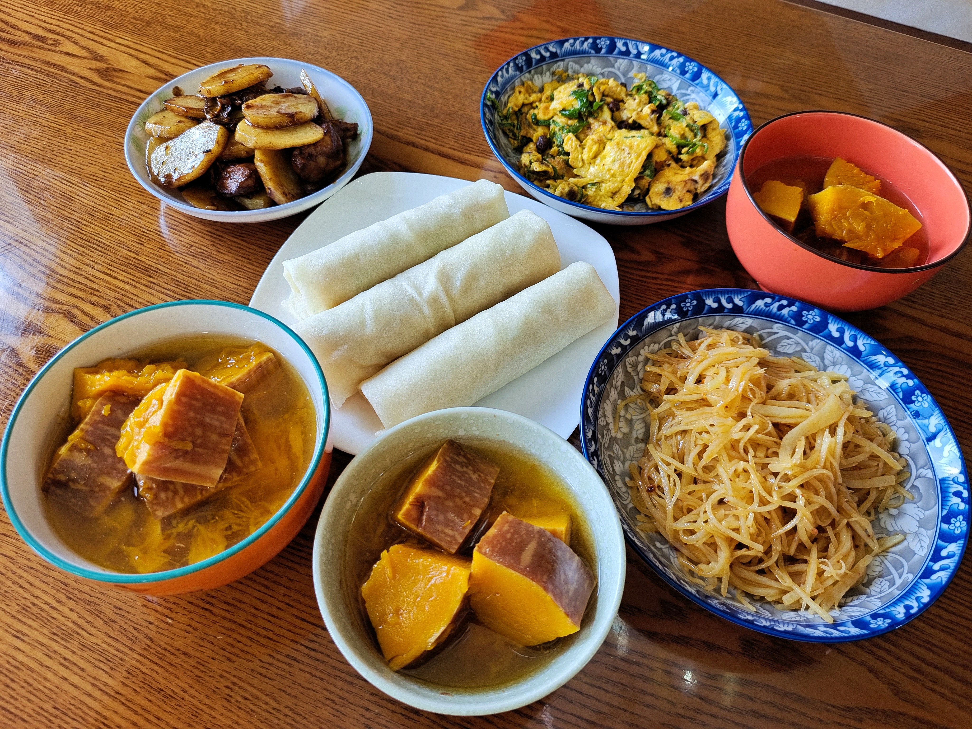 粗茶淡饭来一顿，早饭中饭一起吃！大家觉得菜品怎么样？4657 作者:黑黑家的小可爱 帖子ID:103658 粗茶淡饭,来一,早饭,中饭,一起