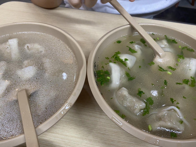 怎么会有香菜这种难吃又难闻的食物！闻起来就想吐！3271 作者:“泡沫” 帖子ID:106011 