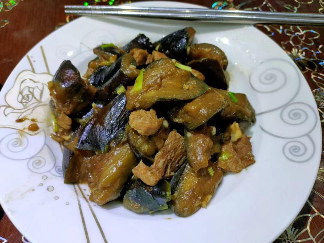 今天的午饭，蘑菇炒鸡蛋，茄子炒肉、菠菜粉丝……7384 作者:夜的第七章 帖子ID:108588 