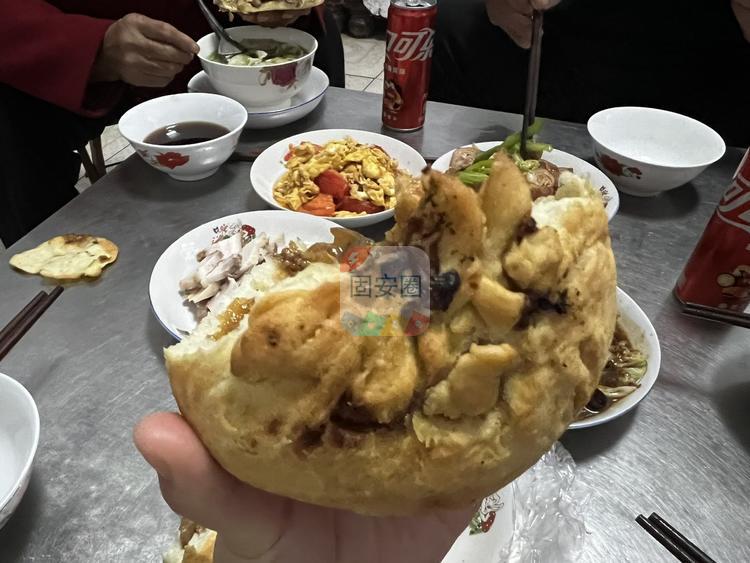 回家吃饭啦！来看看我妈做的大烧饼，配上四个菜杠杠的！4217 作者:皮卡丘少女 帖子ID:141570 