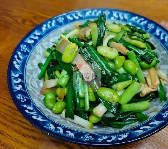 油渣撒上孜然和盐，干吃味儿棒！汇报完毕开始用餐！5639 作者:井晓柒 帖子ID:155770 