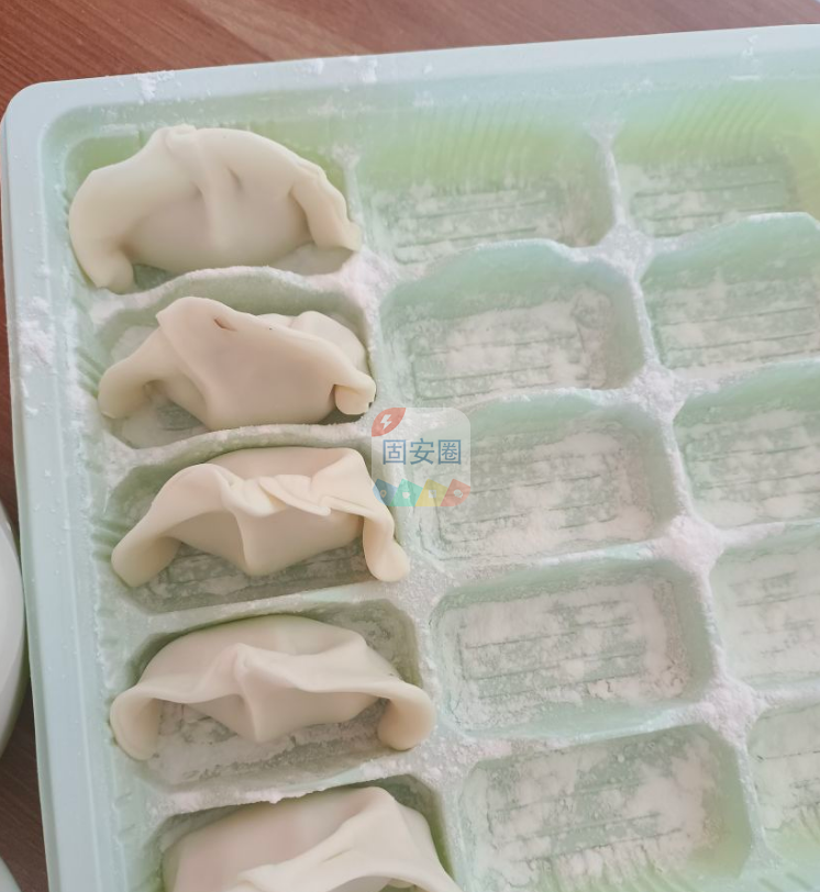 孩子说晚上要吃水饺，马上行动！包多点，放速冻，想吃直接下了吃！2169 作者:堂妈小厨 帖子ID:179738 