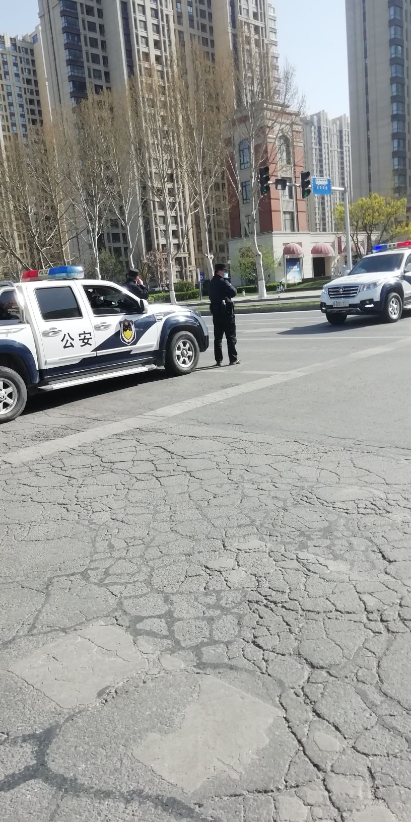 今天东方街路口人车封闭1382 作者:LYXzxh 帖子ID:67318 今天,东方,东方街,路口,人车