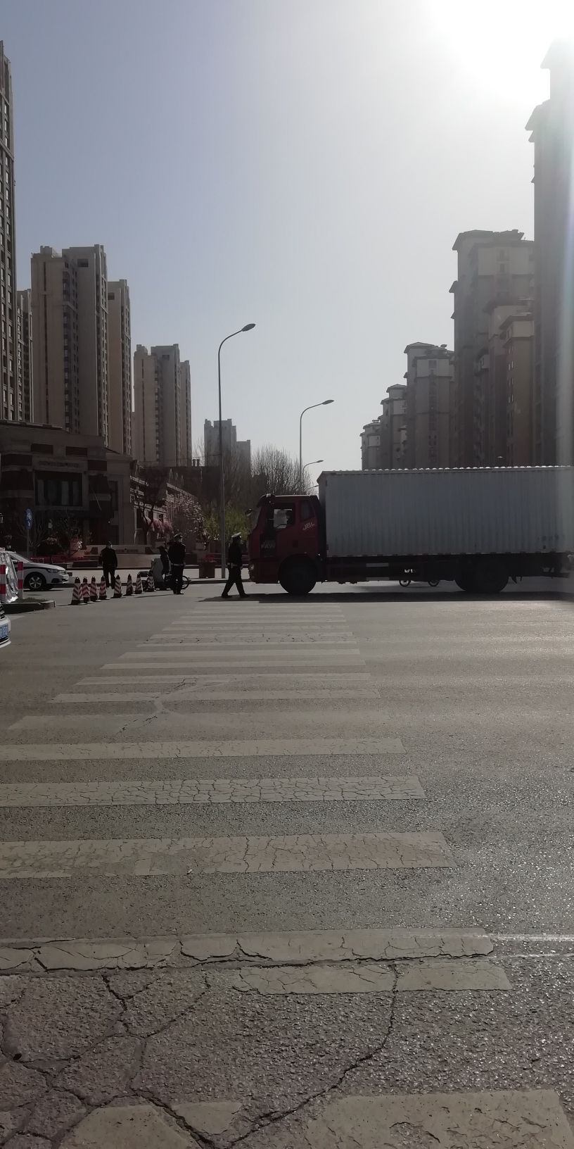 今天东方街路口人车封闭5784 作者:LYXzxh 帖子ID:67318 今天,东方,东方街,路口,人车