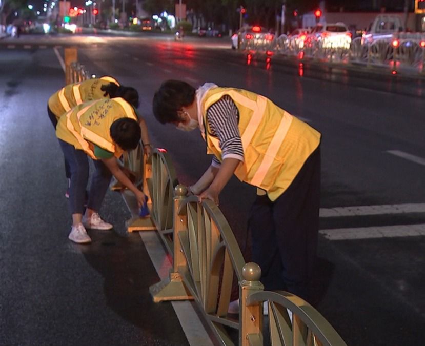 “夜间洗城”持续提升城市颜值441 作者:峰华花园 帖子ID:86898 夜间,持续,持续提升,城市,颜值