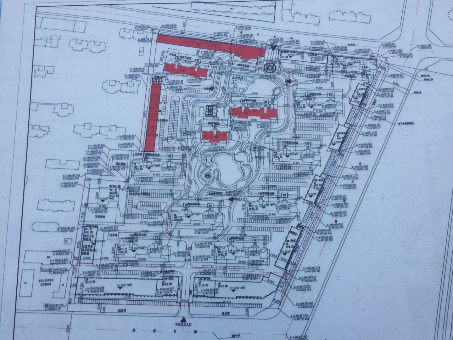 小区内规划用地被他人建“地摊市场”458 作者:一滴水的折射 帖子ID:102967 