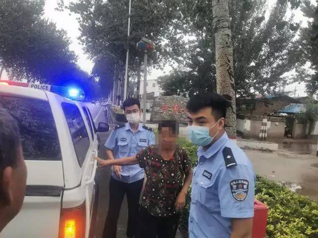 【点赞】固安警方：大娘雨中迷路 民警暖心送回家1565 作者:平衡车 帖子ID:105176 固安,警方,大娘,雨中,迷路