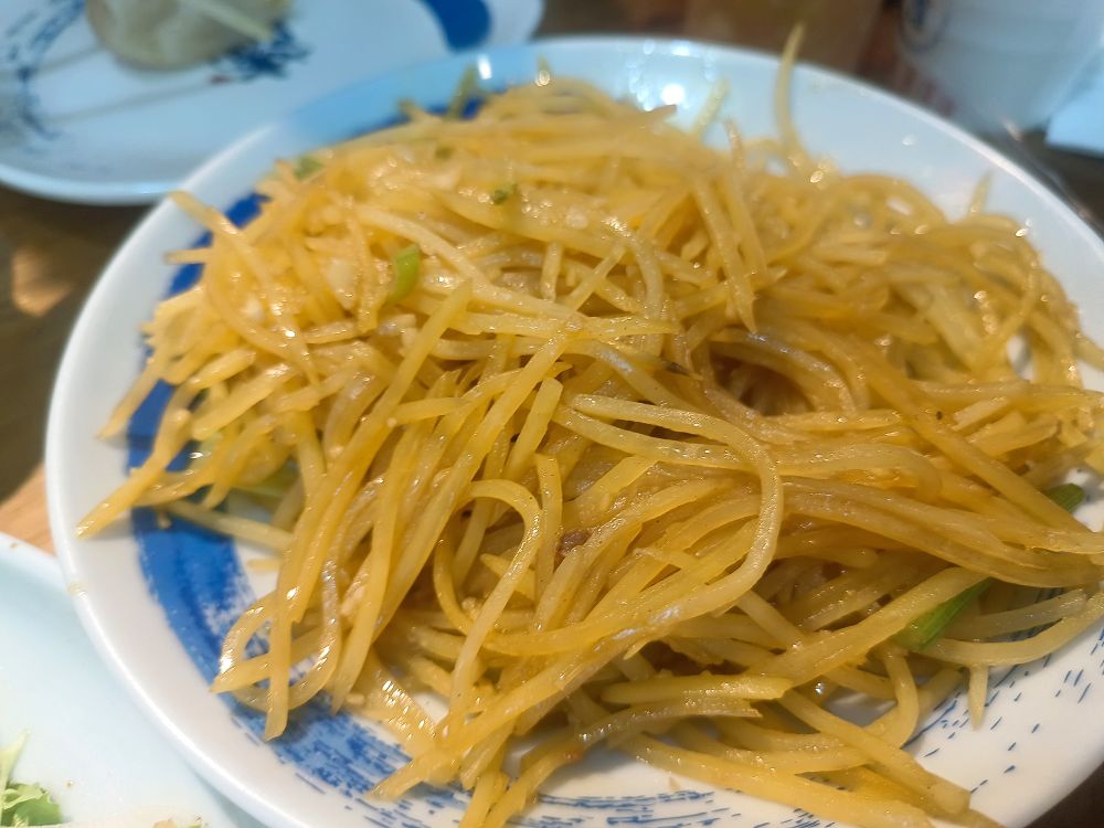 前两天去满园春饼吃饭，除了这个锅包肉有点咬不动之外，味道都还不错8028 作者:羊羊得亿￥ 帖子ID:113281 两天,满园春,吃饭,除了,这个