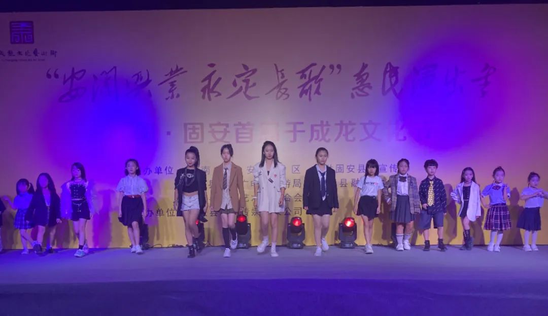 固安于成龙文化节惠民演出季“七夕”特别演出专场精彩进行2799 作者:峰华花园 帖子ID:239499 文化节,惠民,演出,七夕,特别