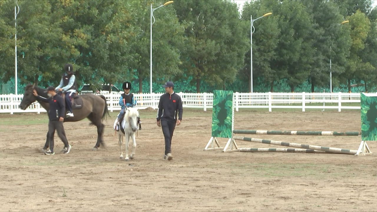 金色固安希望田园系列活动之固安镇开展小手拉大手以梦为马 与风同行亲子马术主题活动4523 作者:乁沙漠 帖子ID:249664 金色,固安,希望,田园,系列