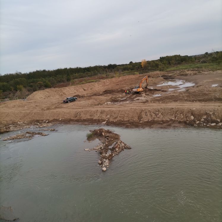 永定河106大桥下面水上乐园项目，施工看着快成型了。9535 作者:猜猜看 帖子ID:256100 永定河,大桥,大桥下面,下面,水上乐园