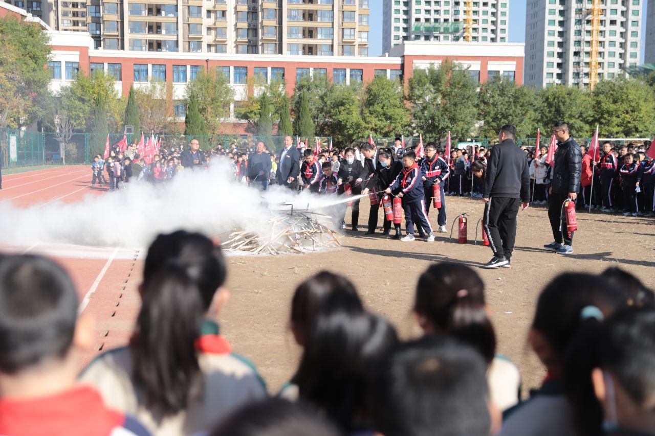 固安县消防救援大队走进学校开展消防应急疏散演练3306 作者:平衡车 帖子ID:260931 119消防宣传月,消防宣传,宣传,消防,消防救援